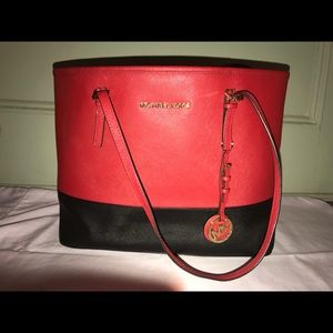 Michael Kors Contrast Jet Set Tote